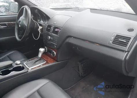 2009 Mercedes-Benz C 300 Luxury 4Matic/Sport 4Matic z USA, uszkodzony, nr VIN WDDGF81X79R080337